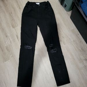 Black Levi's jeans fits women's 0/2